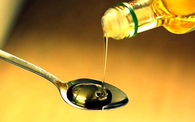Cleaning a child's body from worms with castor or flaxseed oil