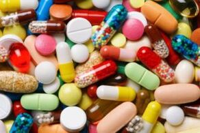 The attending physician will competently select drug treatment for worms.